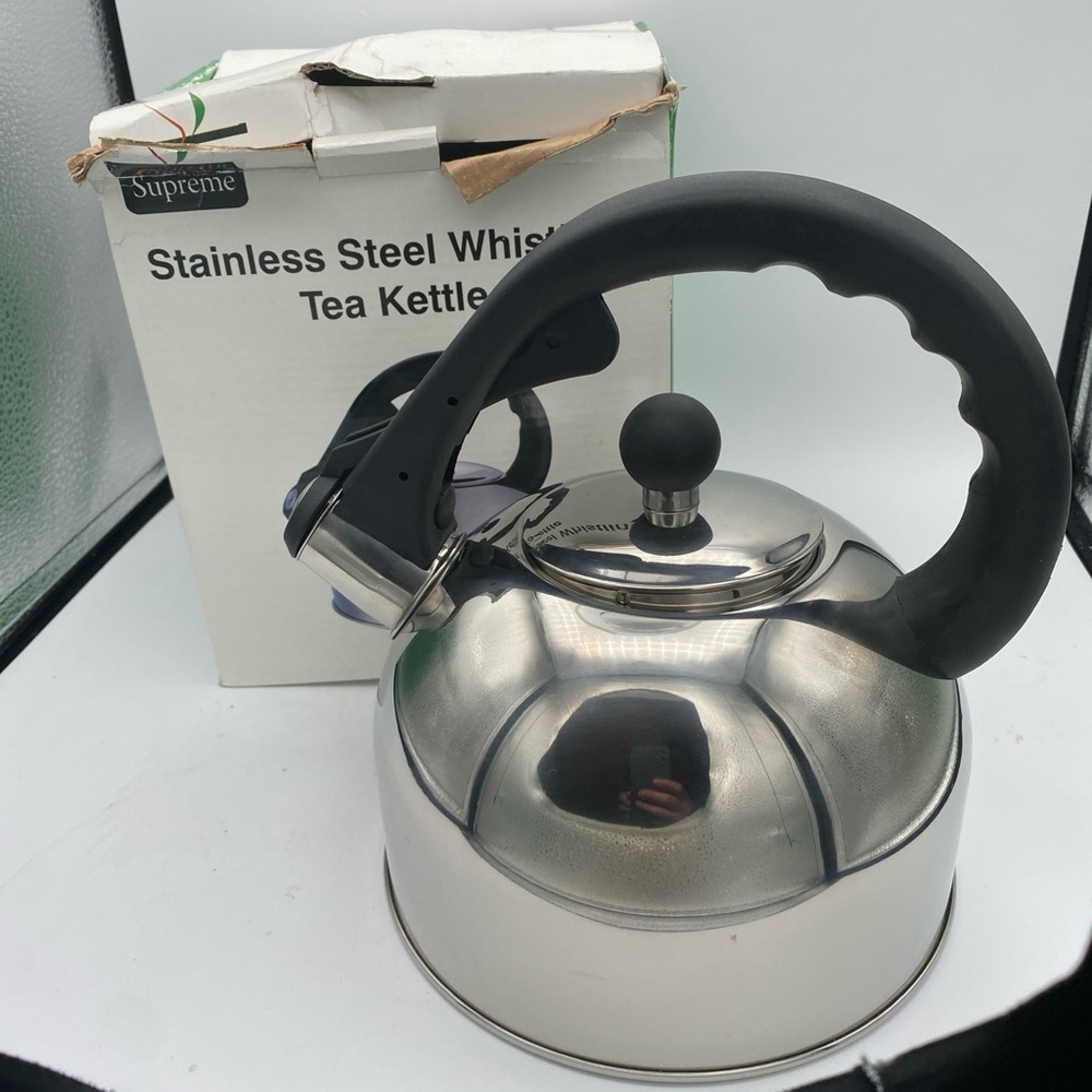 VTG Cook Supreme Whistling Tea Kettle Stainless Steel Bakelite Handle 2 1/2 Qt